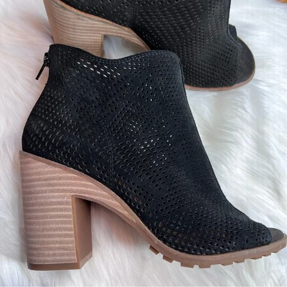 Lucky Brand Vacob perforated suede black ankle bootie 8.5 $140 - Picture 4 of 6